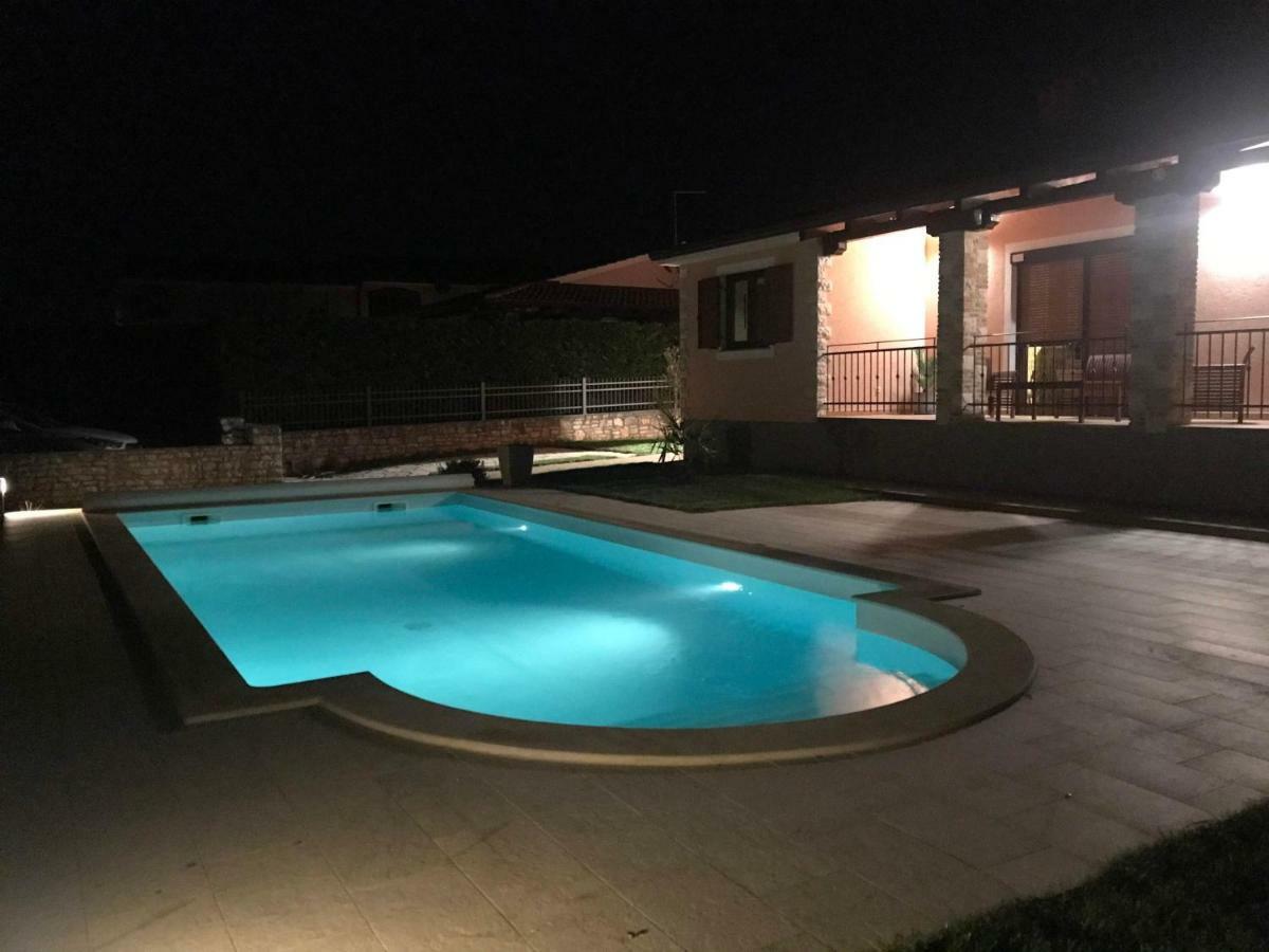 Villa Daisy Tar-Vabriga 外观 照片