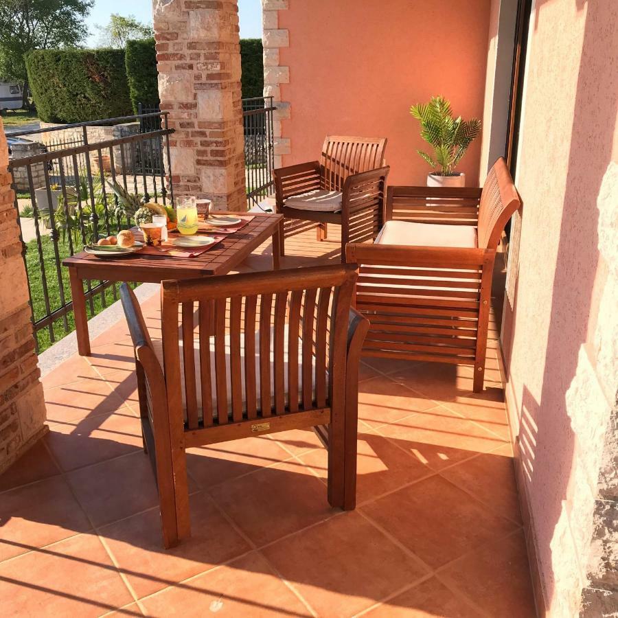 Villa Daisy Tar-Vabriga 外观 照片