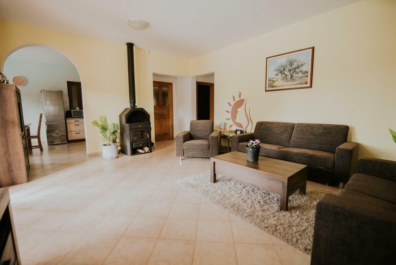 Villa Daisy Tar-Vabriga 外观 照片